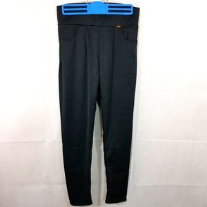 Black XL Legging, but fits like 2 sizes smaller, so it could be kids #0267